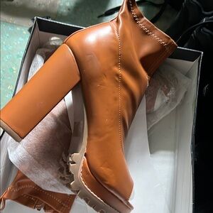 Chic Tan Heeled Boots for Stylish Outings